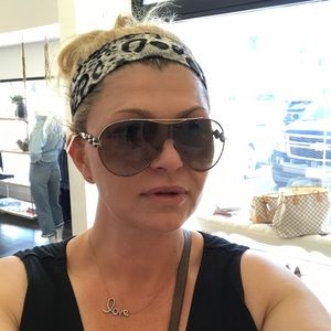 Meet your Posher, Noelle